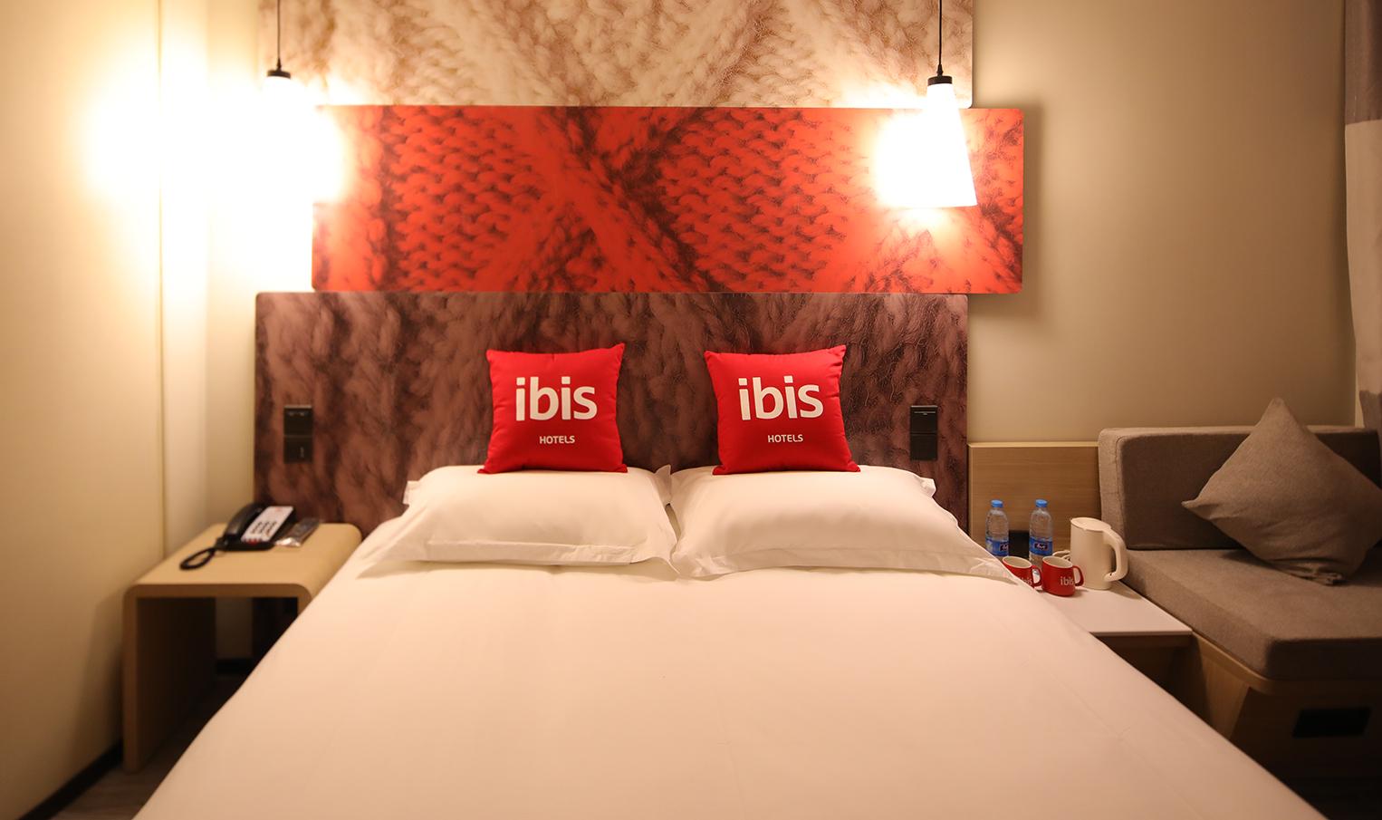 Ibis Shanghai Changshou Road Hotel Exterior photo