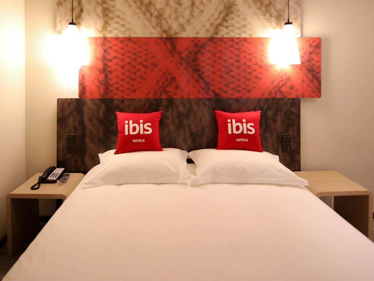 Ibis Shanghai Changshou Road Hotel Exterior photo